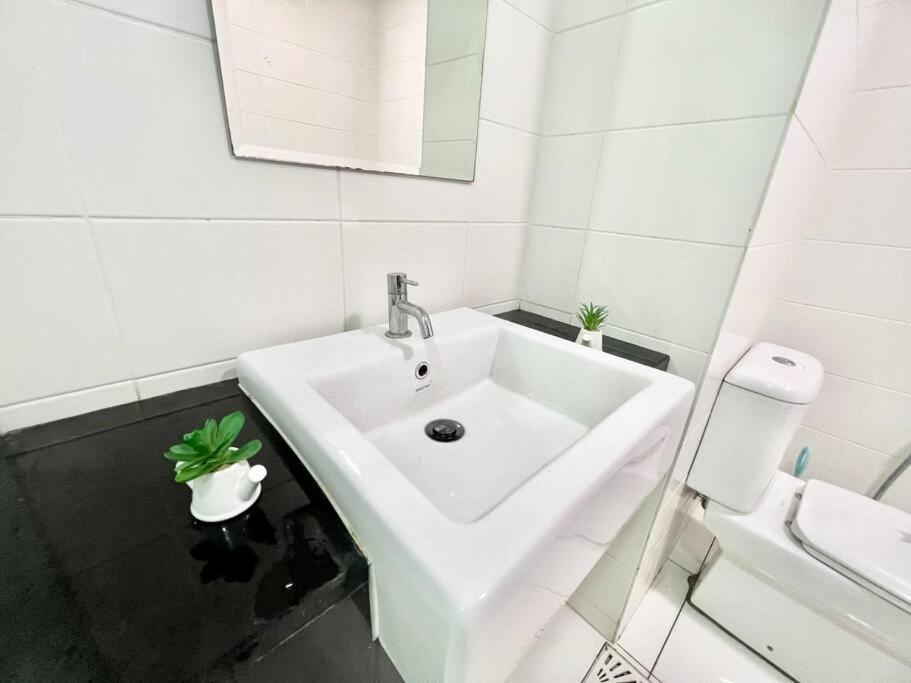 G 1-5Pax Cozy Home Trefoil Setia Alam 100Mps Wifi & Tv Sccc ภายนอก รูปภาพ